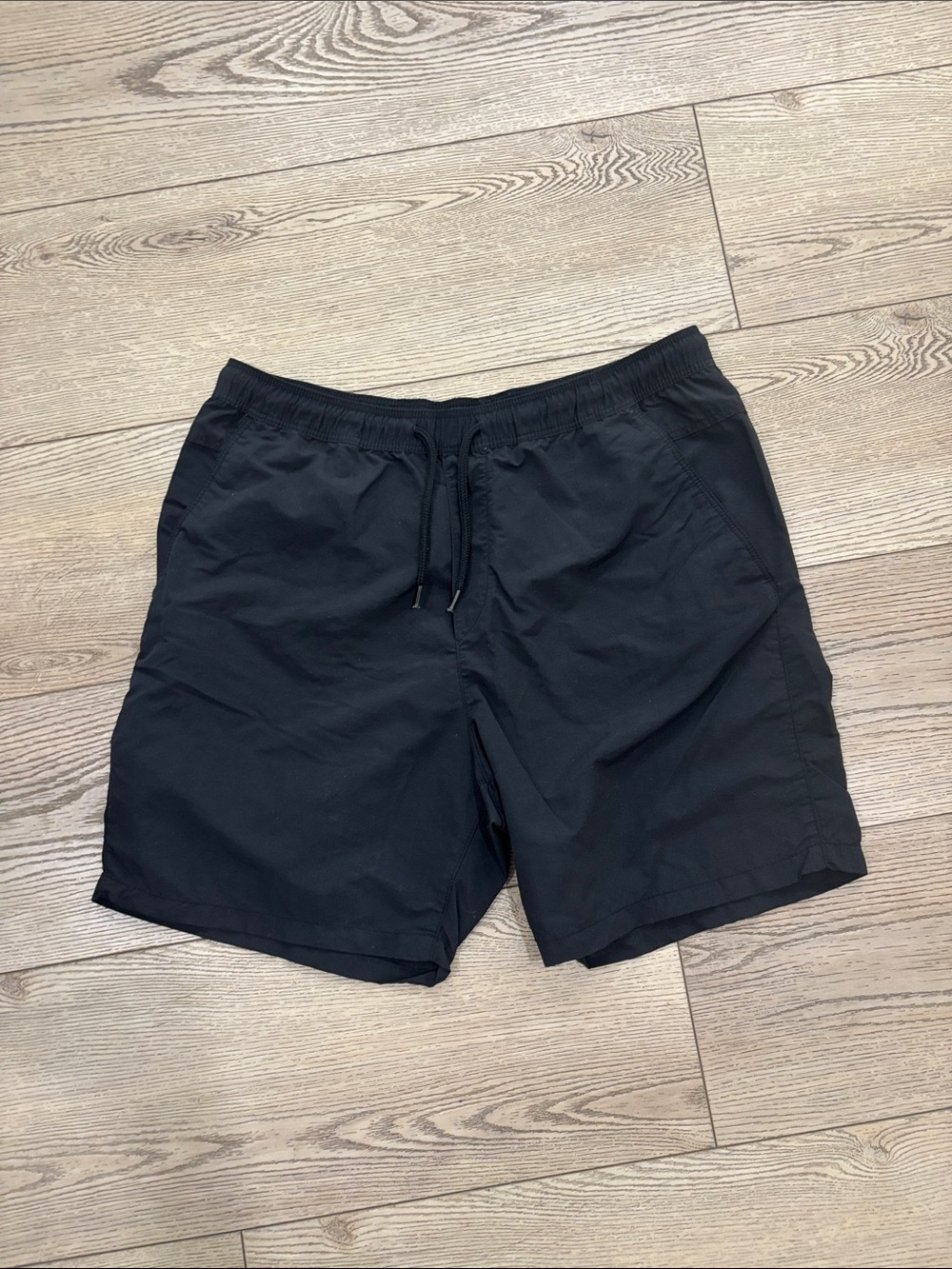 H&M Hybrid Shorts in black. Men's L. 100% polyester. Like new condition. Sharp!